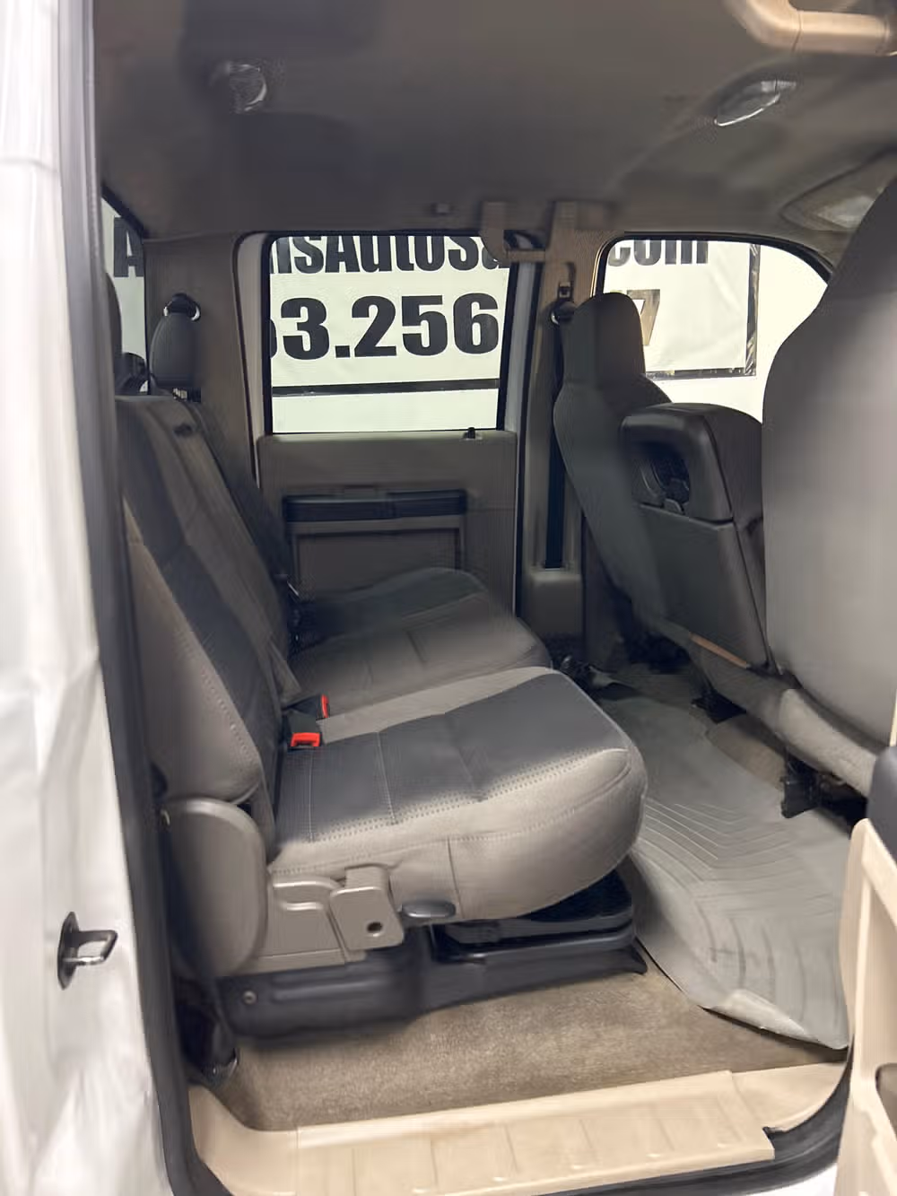 2010 Ford F-250 Super Duty Lariat Crew Cab Image 12