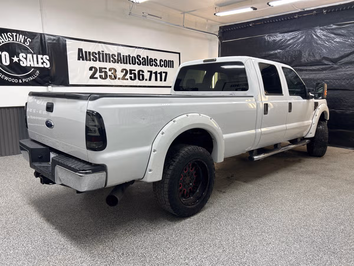 2010 Ford F-250 Super Duty Lariat Crew Cab Image 6