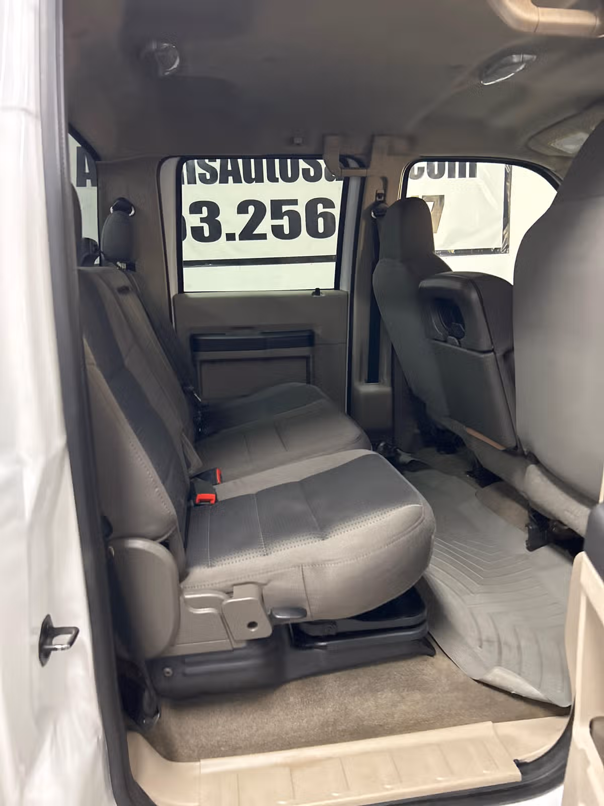 2010 Ford F-250 Super Duty Lariat Crew Cab Image 12