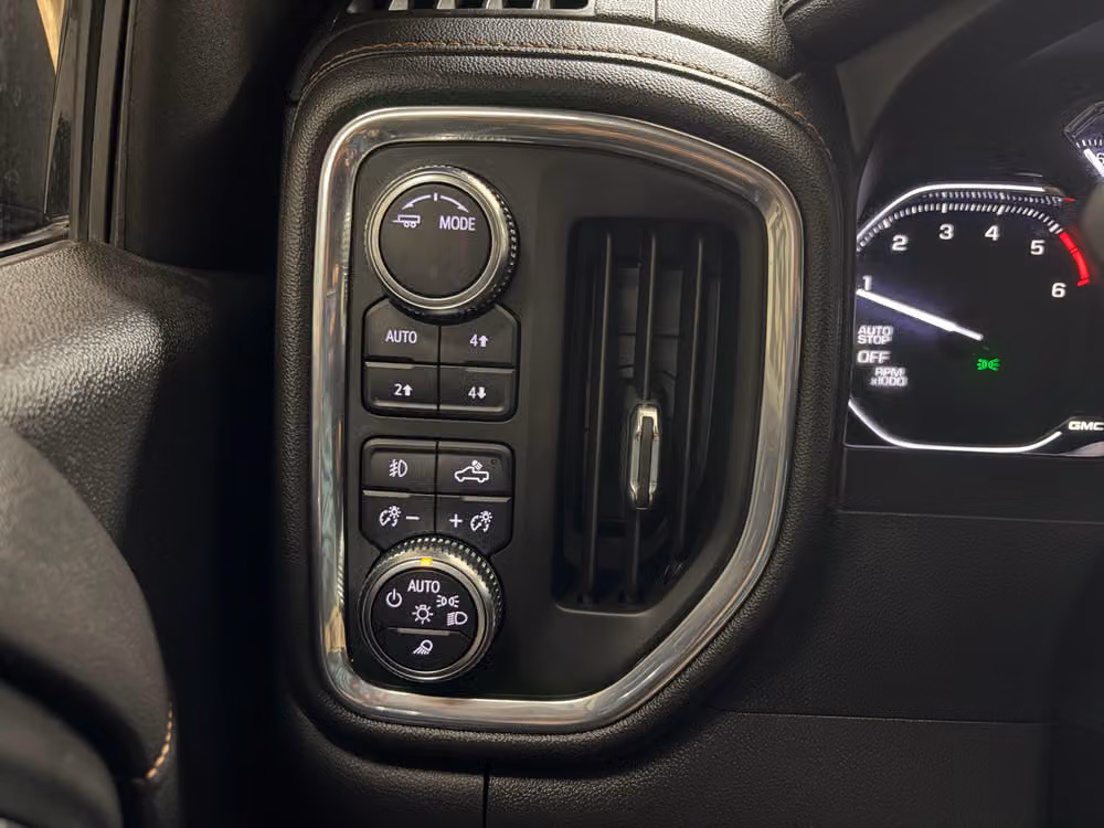 2021 GMC Sierra 1500 AT4 Crew Cab Image 17