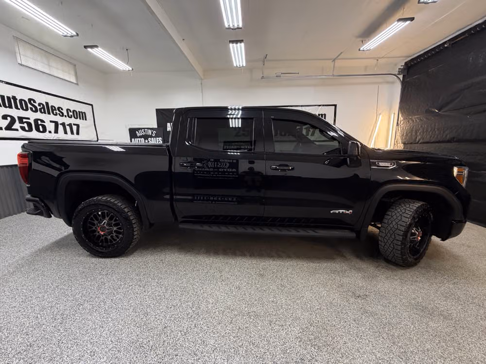 2021 GMC Sierra 1500 AT4 Crew Cab Image 2