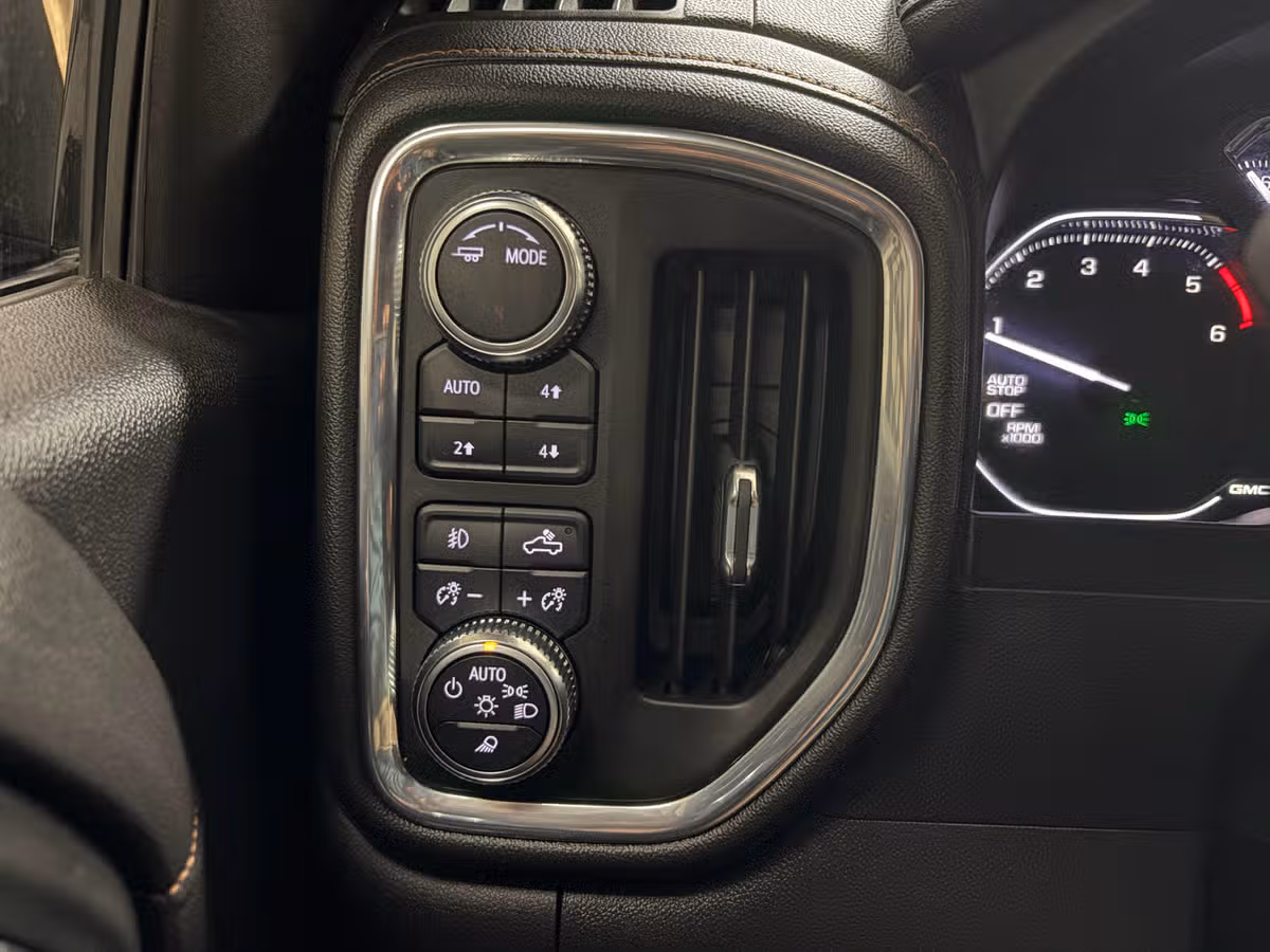 2021 GMC Sierra 1500 AT4 Crew Cab Image 17