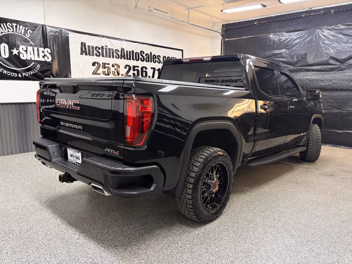 2021 GMC Sierra 1500 AT4 Crew Cab Image 3