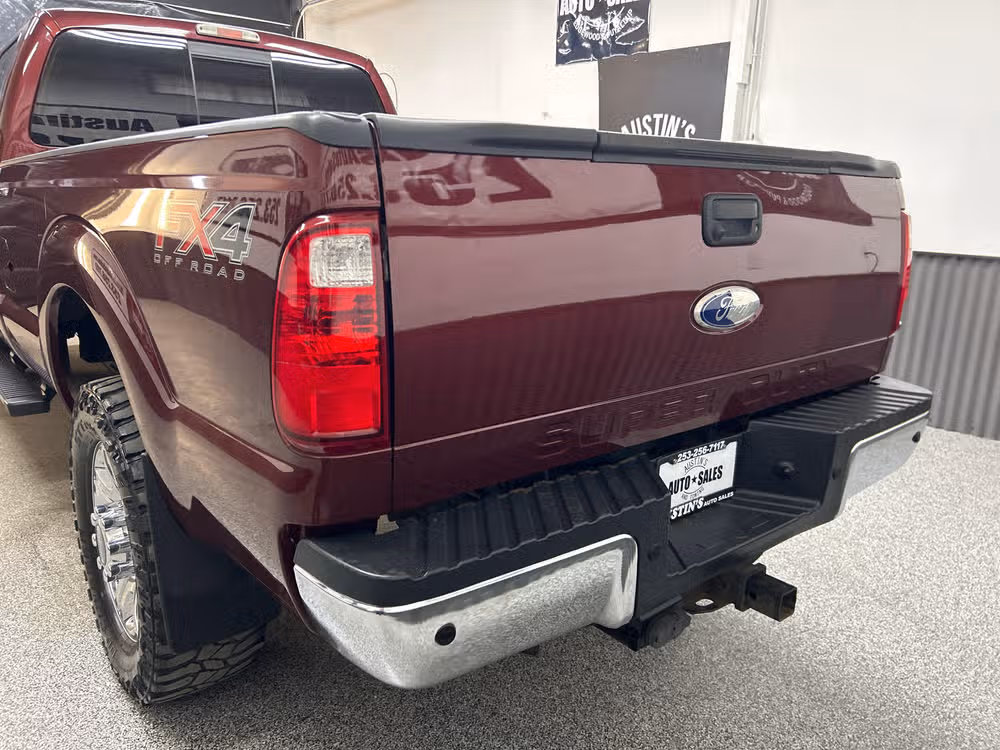 2012 Ford F-350 Super Duty Lariat Crew Cab Lower Image 3