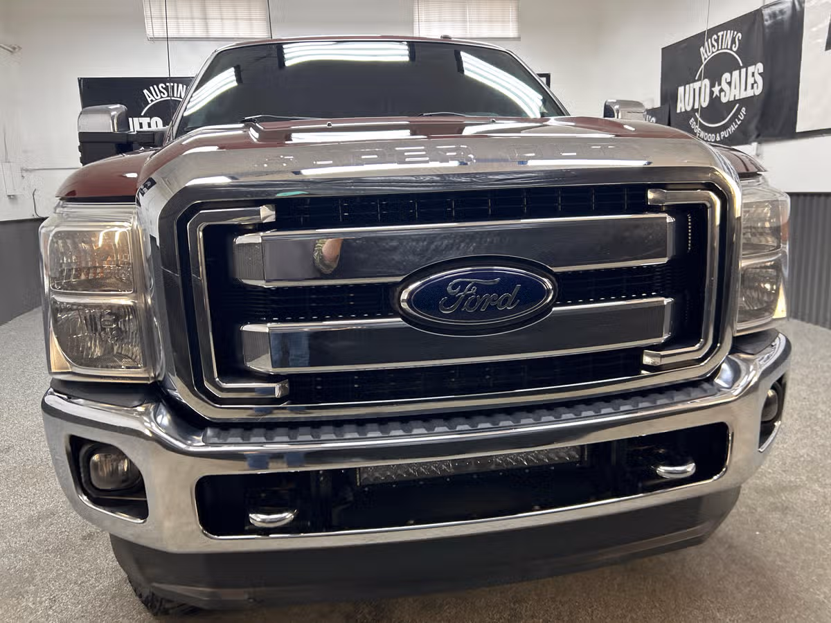 2012 Ford F-350 Super Duty Lariat Crew Cab Image 2