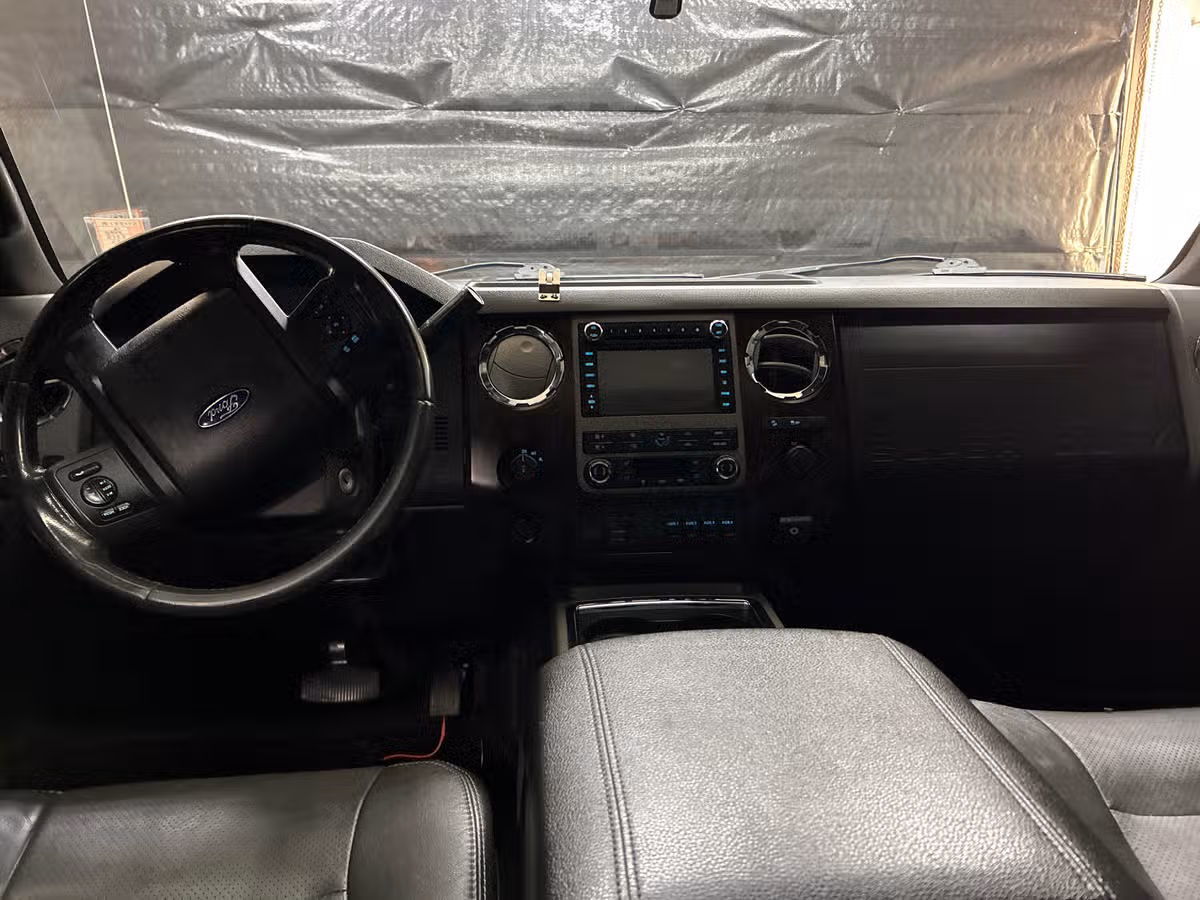 2012 Ford F-350 Super Duty Lariat Crew Cab Image 11