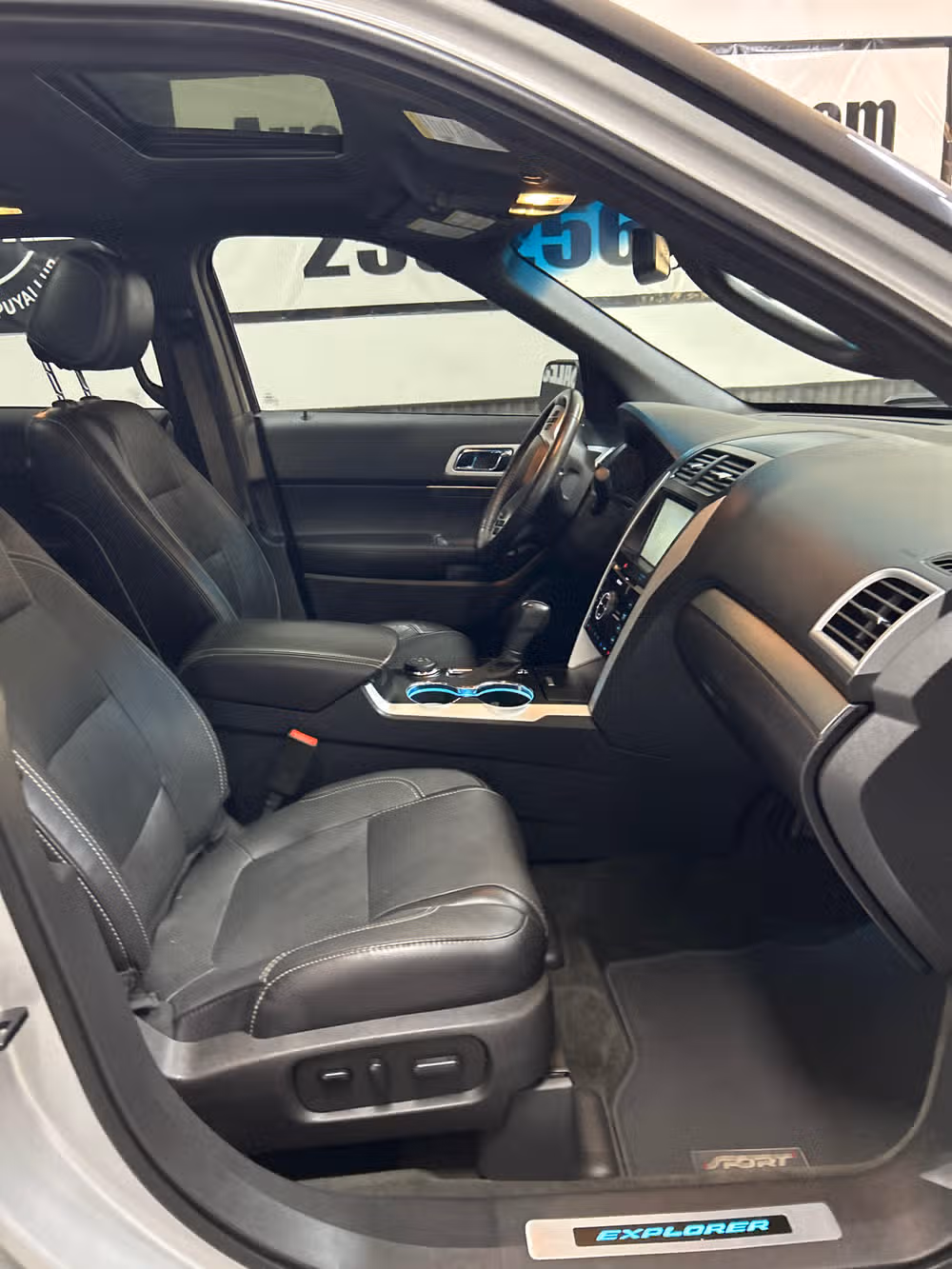 2015 Ford Explorer Sport Image 16