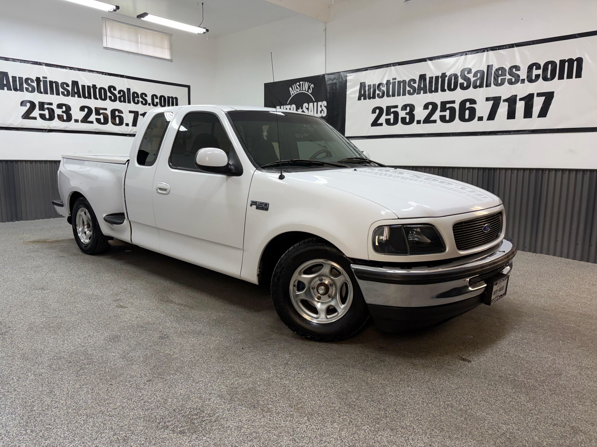 Oxford White Clearcoat 1997 Ford F-150 Pickup Truck Rear-Wheel Drive Automatic