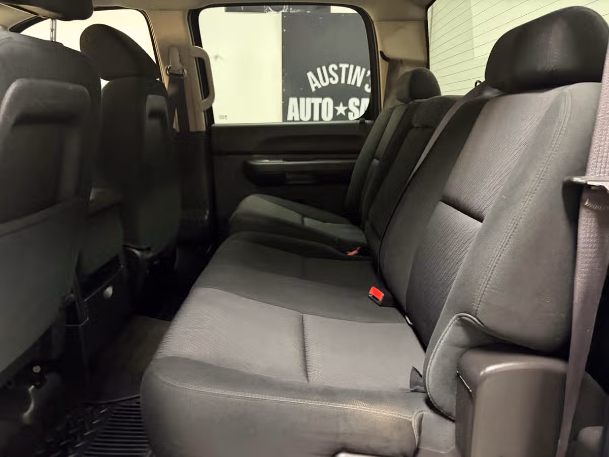 2011 Chevrolet Silverado 1500 LT Crew Cab Image 17
