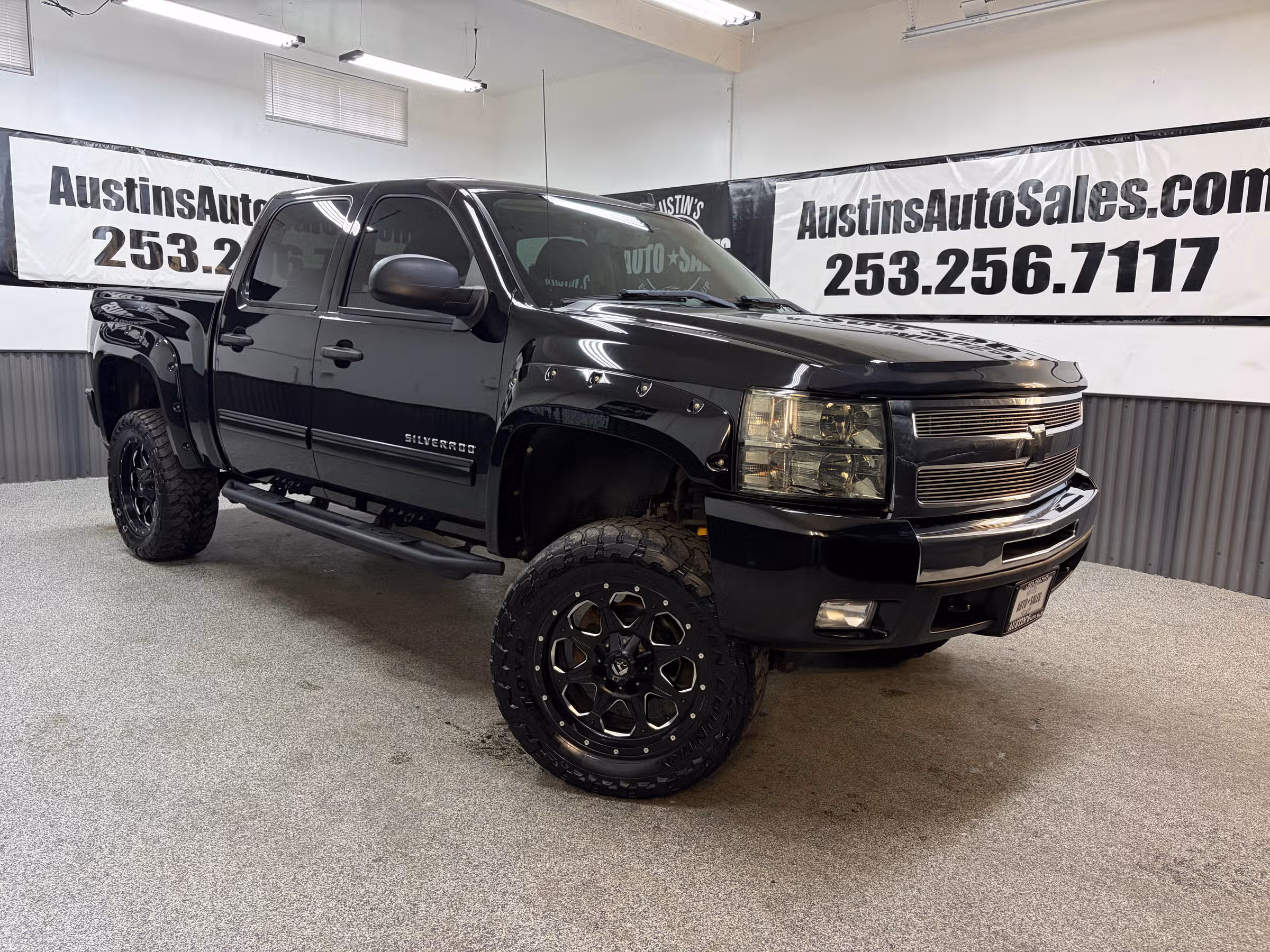 2011 Chevrolet Silverado 1500 LT Crew Cab Image 1