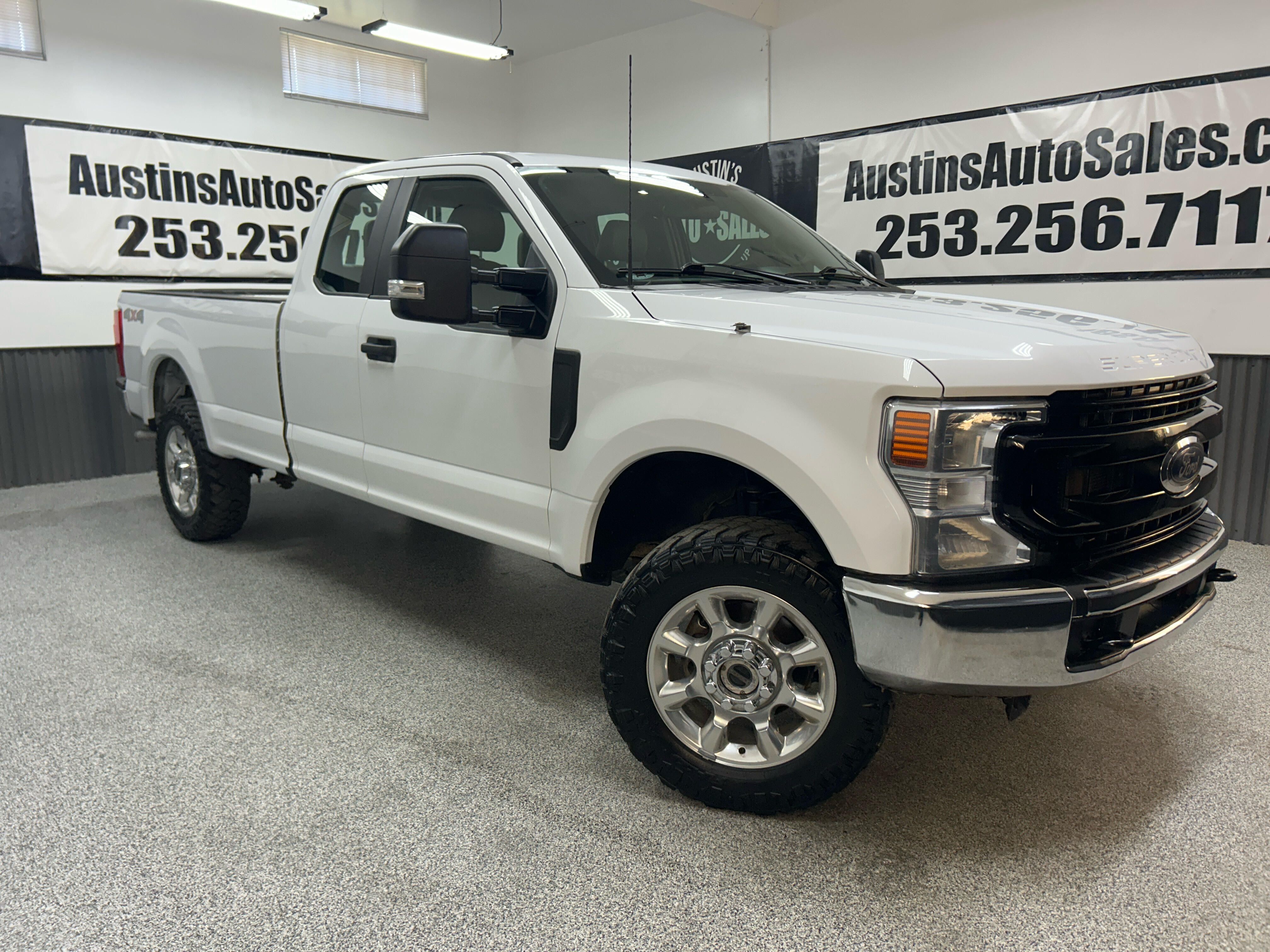 Oxford White 2022 Ford F-250 Super Duty Pickup Truck Four-Wheel Drive Automatic