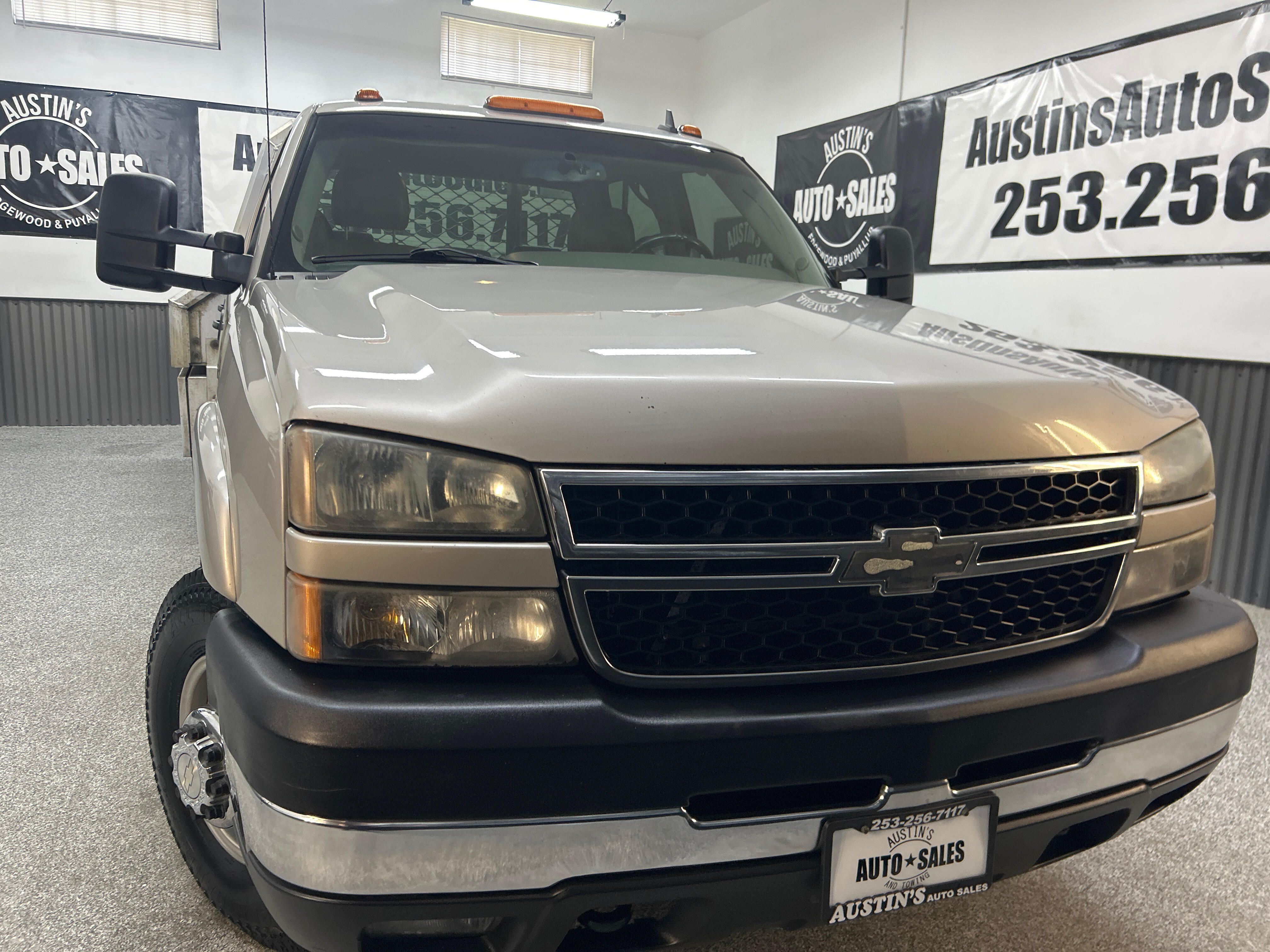 View vehicle photo 2