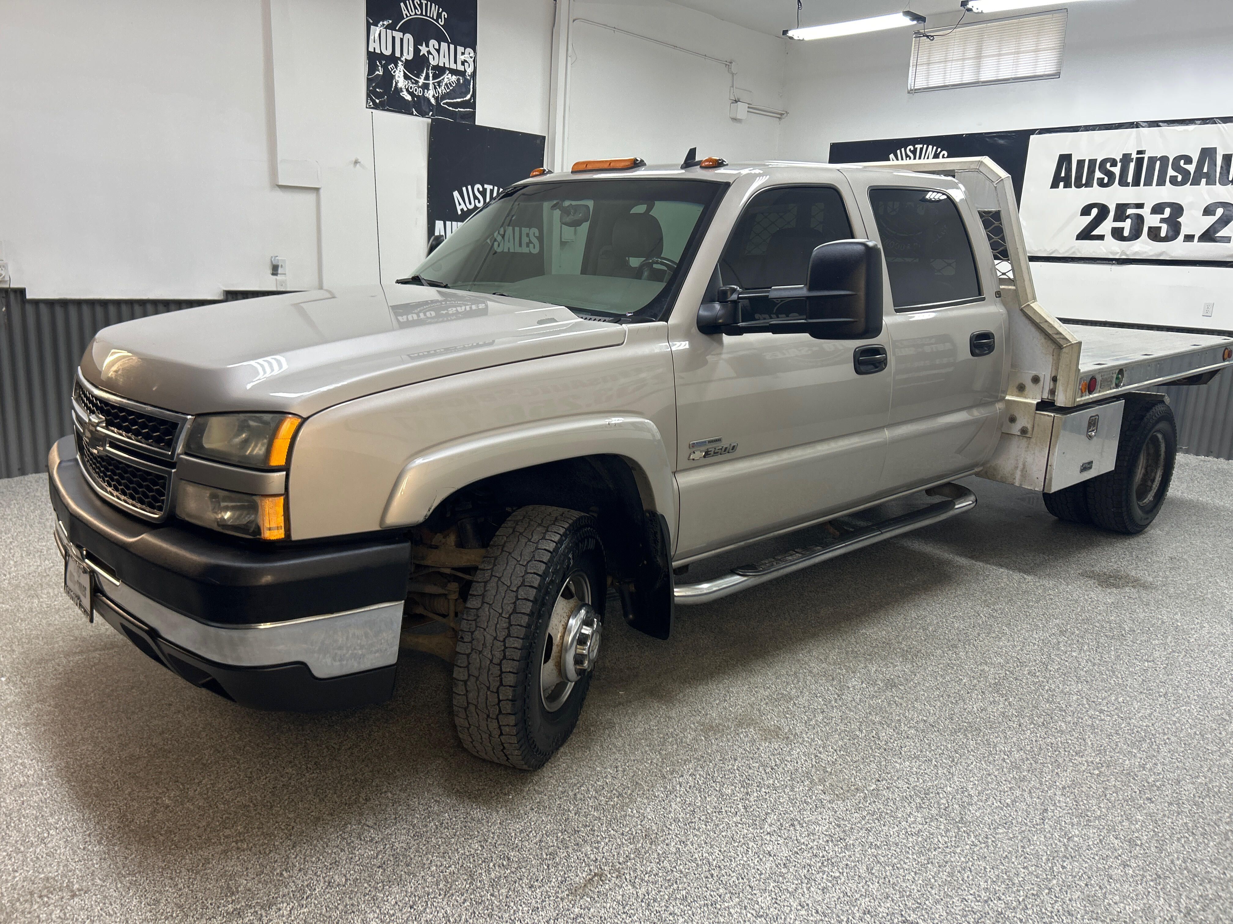 View vehicle photo 3