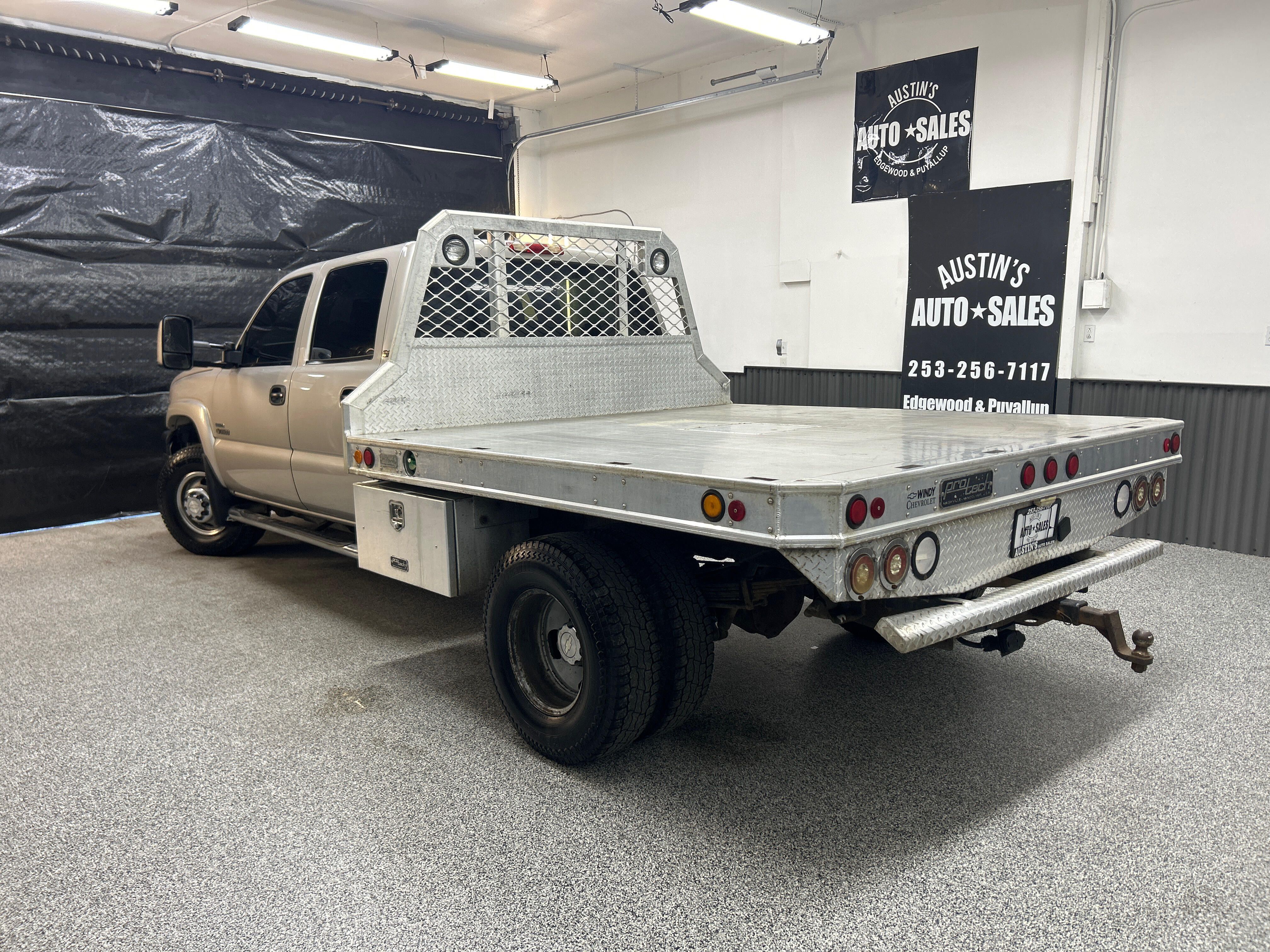 View vehicle photo 4