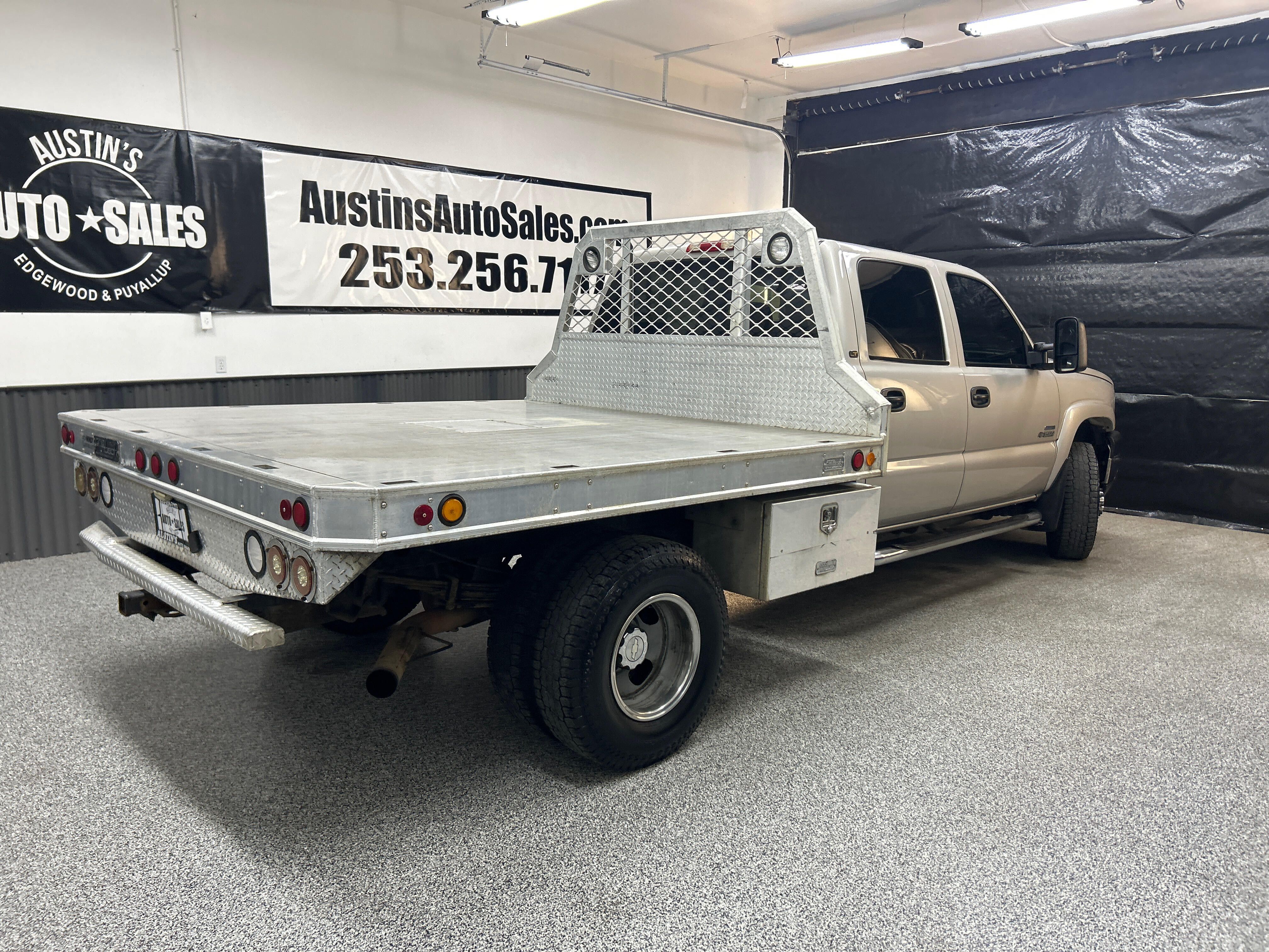 View vehicle photo 6