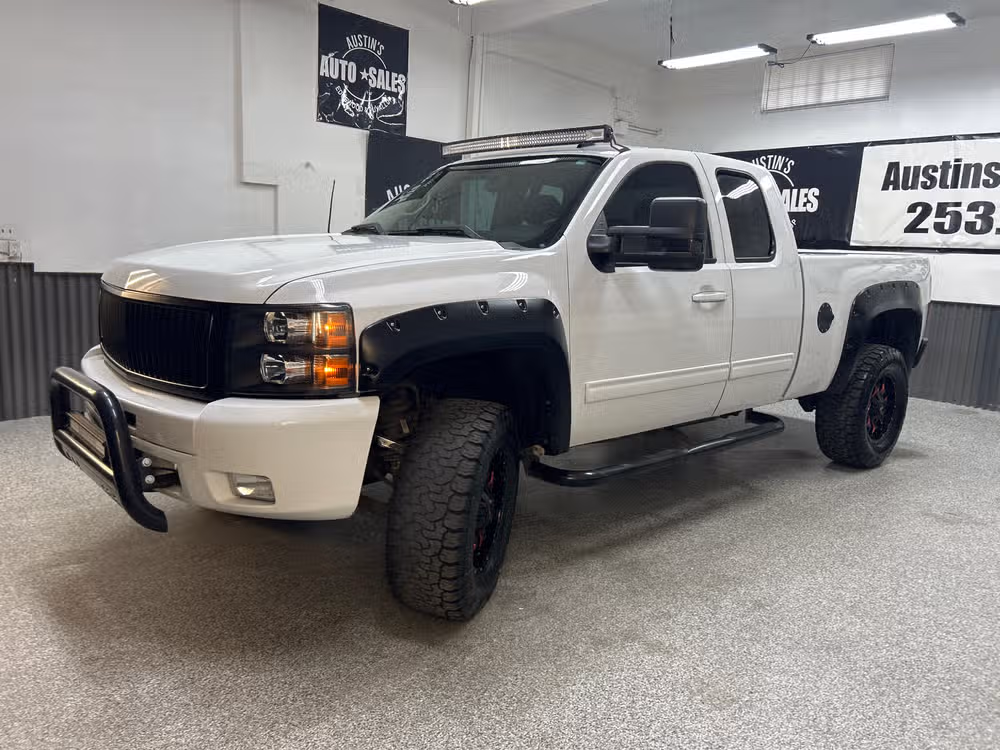 2013 Chevrolet Silverado 1500 LT Extended Cab Image 3