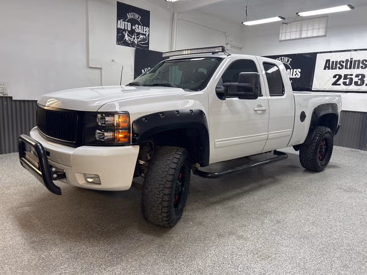 2013 Chevrolet Silverado 1500 LT Extended Cab Image 3