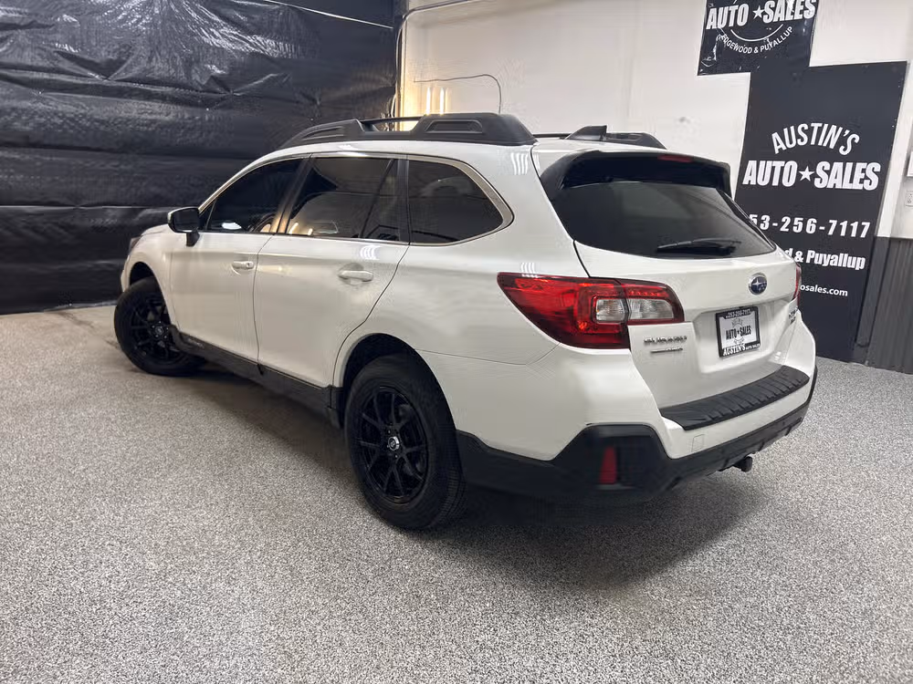 2019 Subaru Outback 3.6R Limited Crossover Image 4