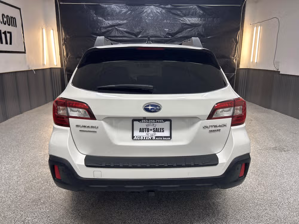 2019 Subaru Outback 3.6R Limited Crossover Image 5