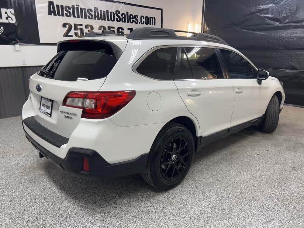 2019 Subaru Outback 3.6R Limited Crossover Image 6