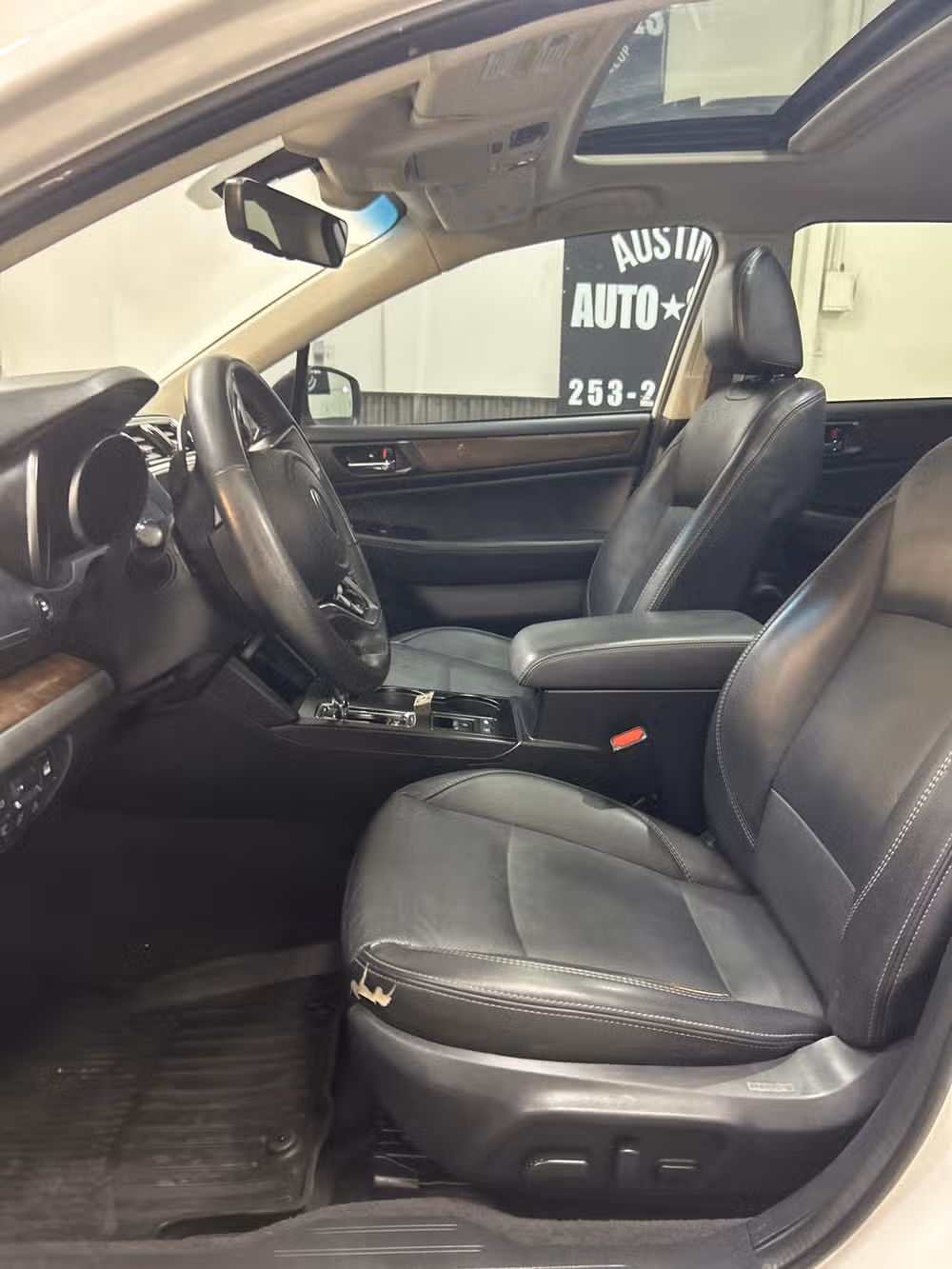 2019 Subaru Outback 3.6R Limited Crossover Image 8
