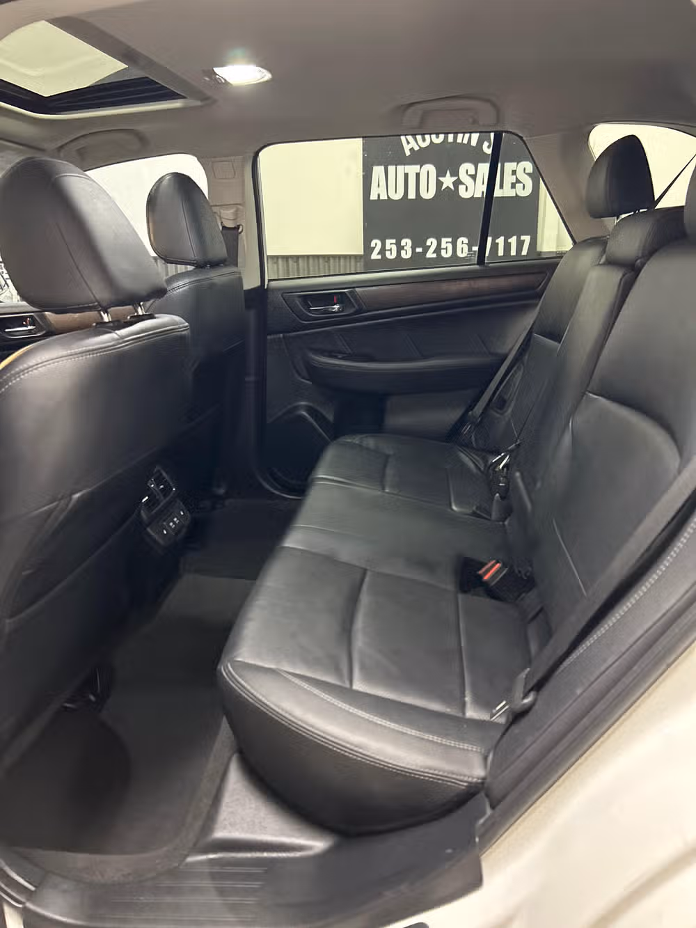 2019 Subaru Outback 3.6R Limited Crossover Image 10