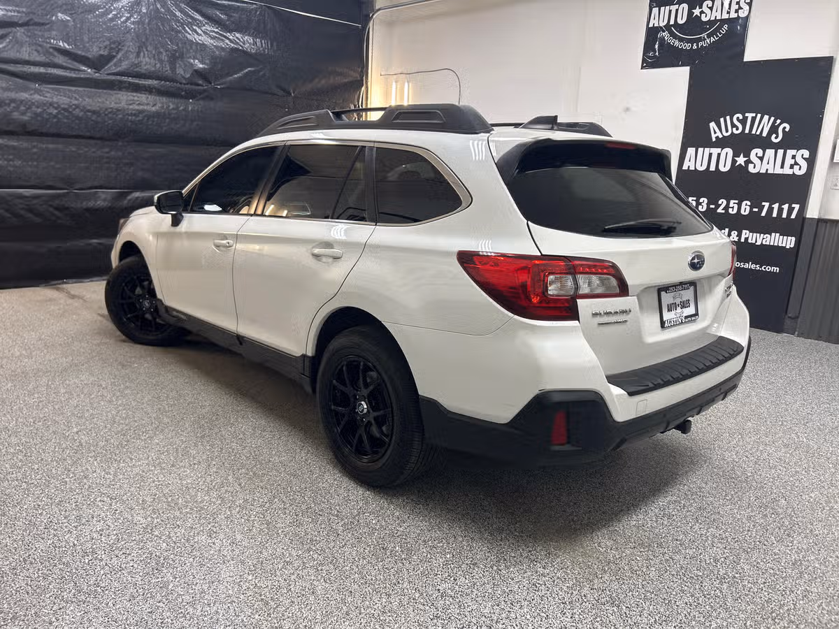 2019 Subaru Outback 3.6R Limited Crossover Image 4