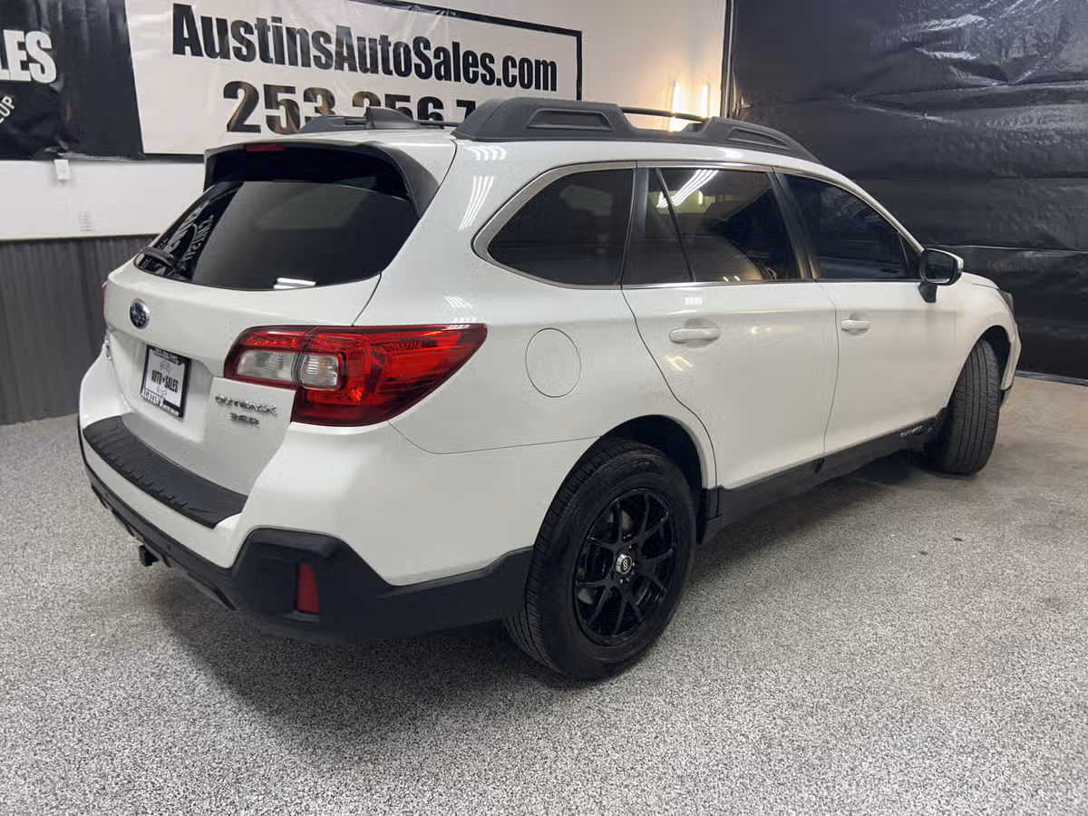 2019 Subaru Outback 3.6R Limited Crossover Image 6