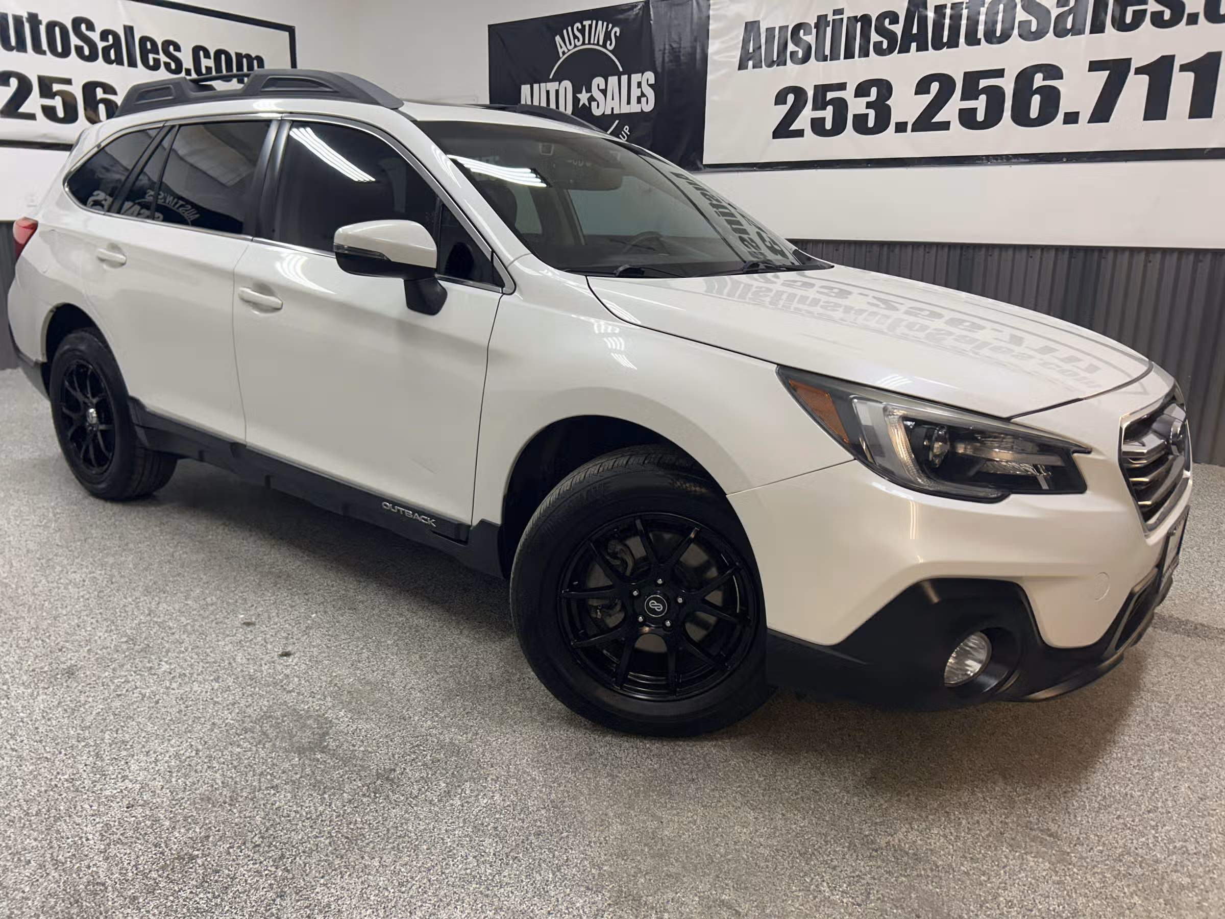 2019 Subaru Outback 3.6R Limited Crossover Image 1