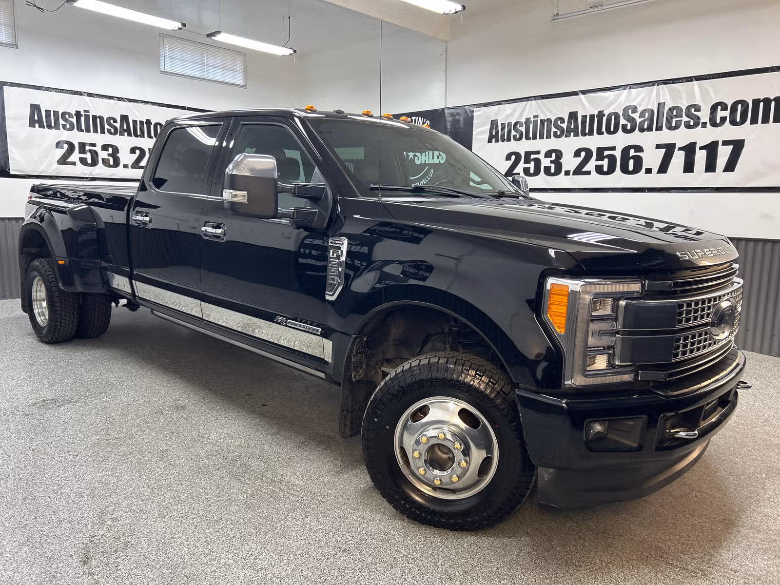2017 Ford F-350 Super Duty Platinum Crew Cab Upper Image 1