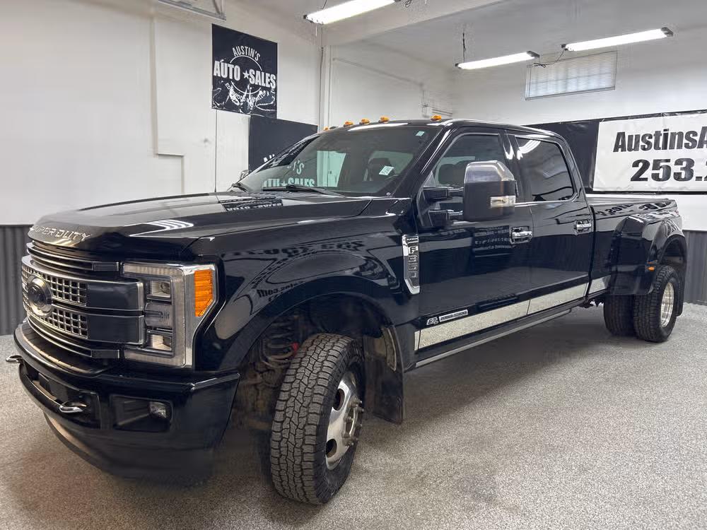 2017 Ford F-350 Super Duty Platinum Crew Cab Image 3