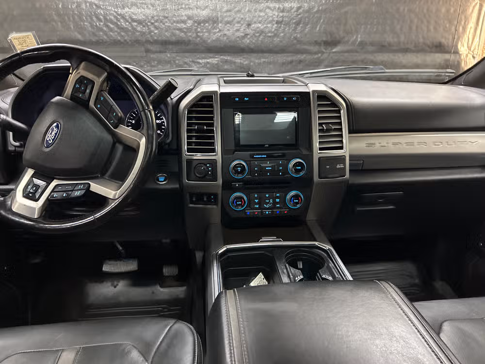 2017 Ford F-350 Super Duty Platinum Crew Cab Image 11