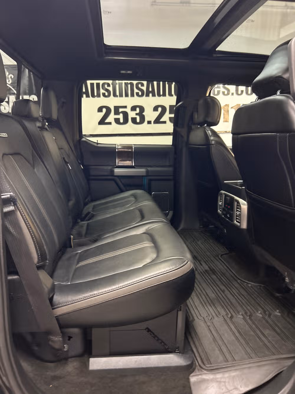 2017 Ford F-350 Super Duty Platinum Crew Cab Image 13