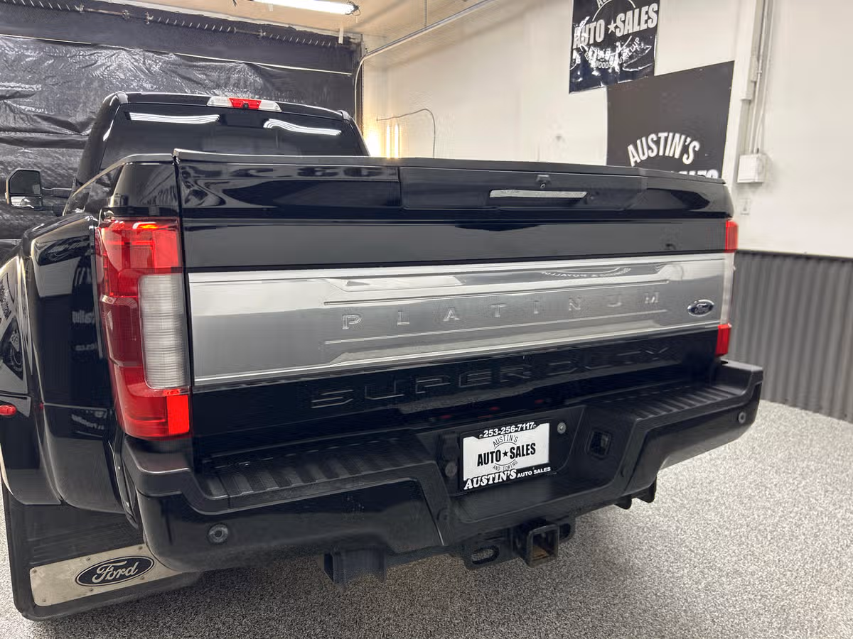 2017 Ford F-350 Super Duty Platinum Crew Cab Image 5
