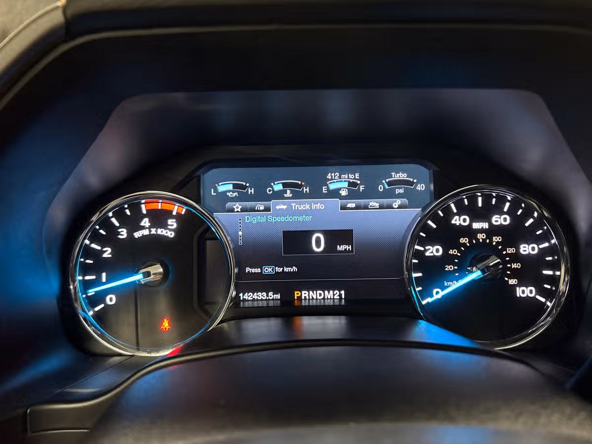 2017 Ford F-350 Super Duty Platinum Crew Cab Image 19