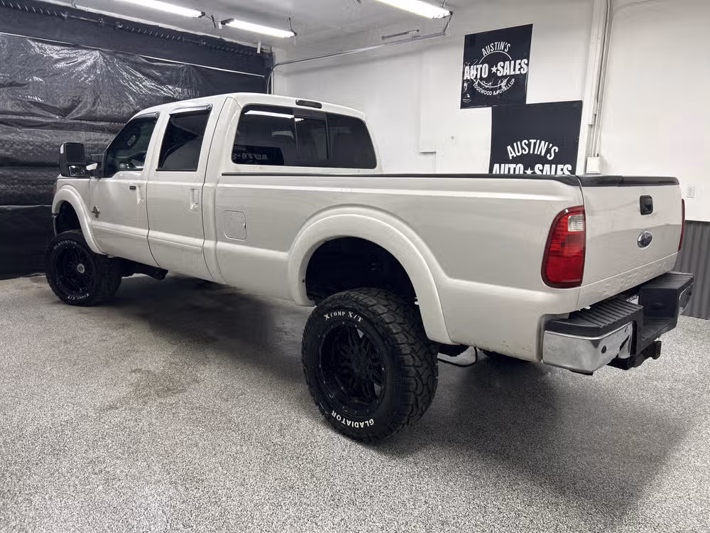 2011 Ford F-350 Super Duty Lariat Crew Cab Lower Image 2