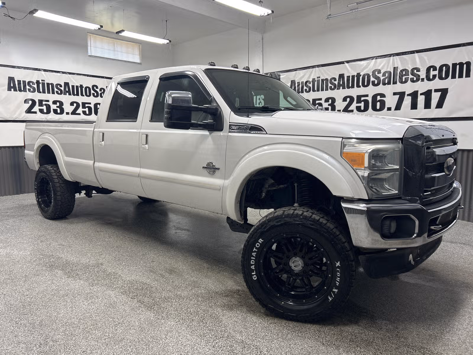 2011 Ford F-350 Super Duty Lariat Crew Cab Upper Image 1
