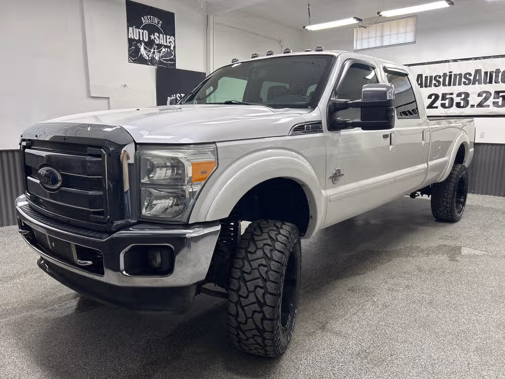 2011 Ford F-350 Super Duty Lariat Crew Cab Image 3