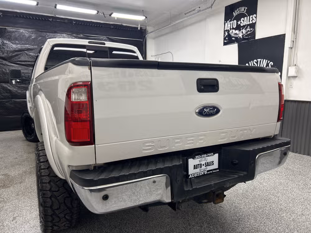 2011 Ford F-350 Super Duty Lariat Crew Cab Image 5