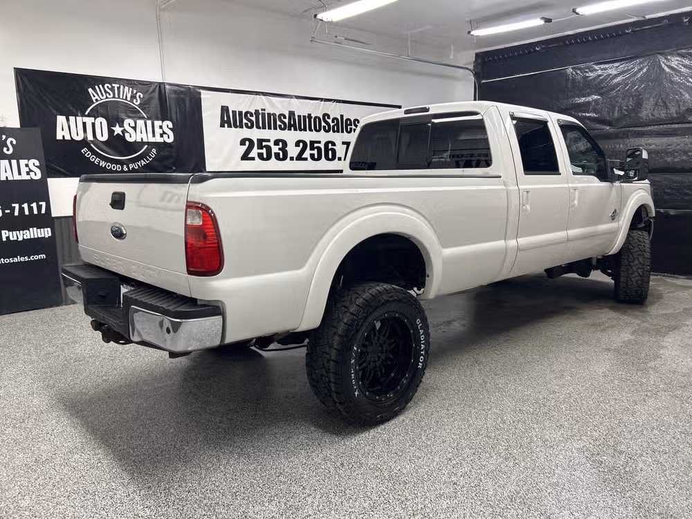 2011 Ford F-350 Super Duty Lariat Crew Cab Image 6