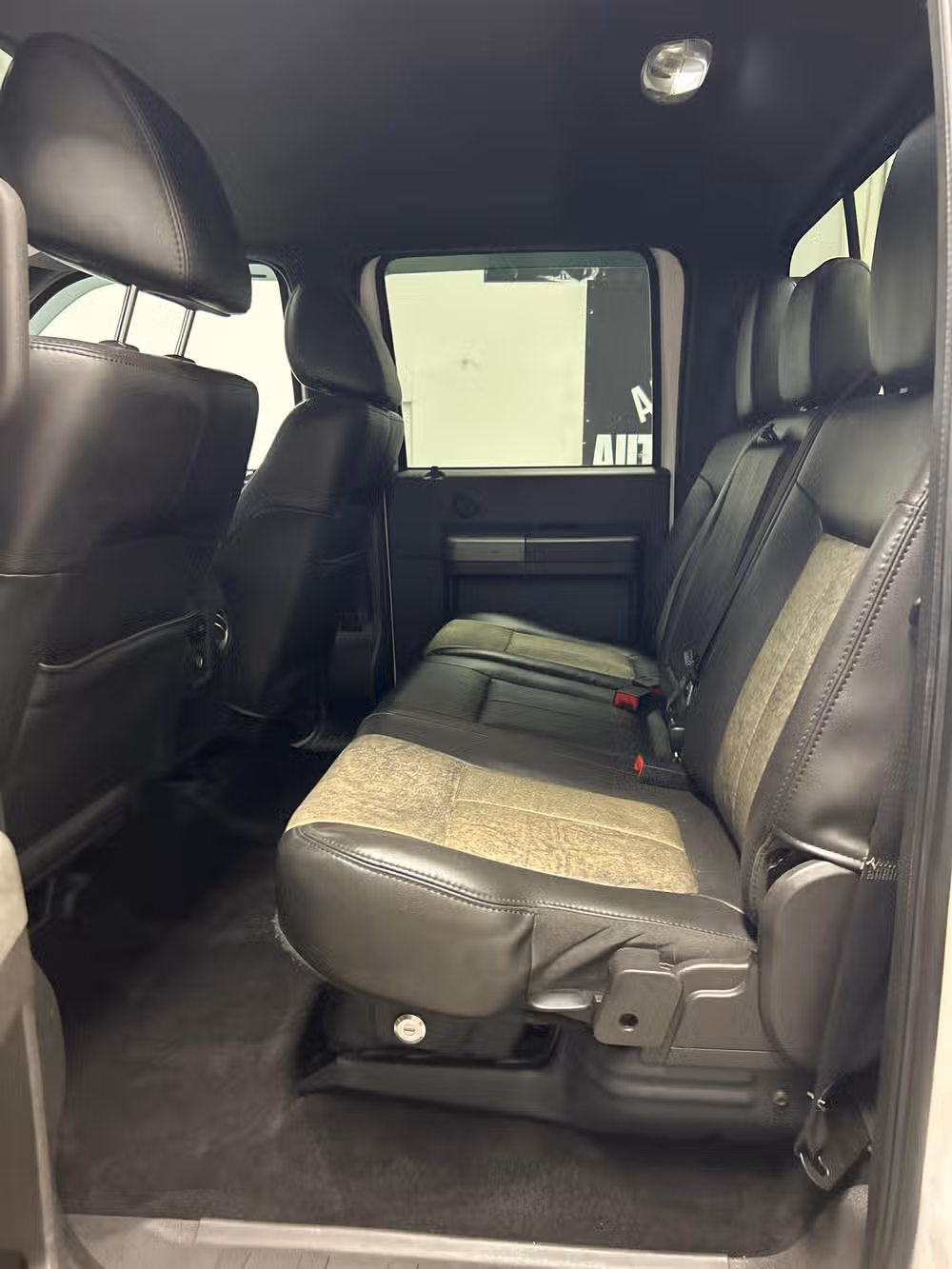 2011 Ford F-350 Super Duty Lariat Crew Cab Image 10