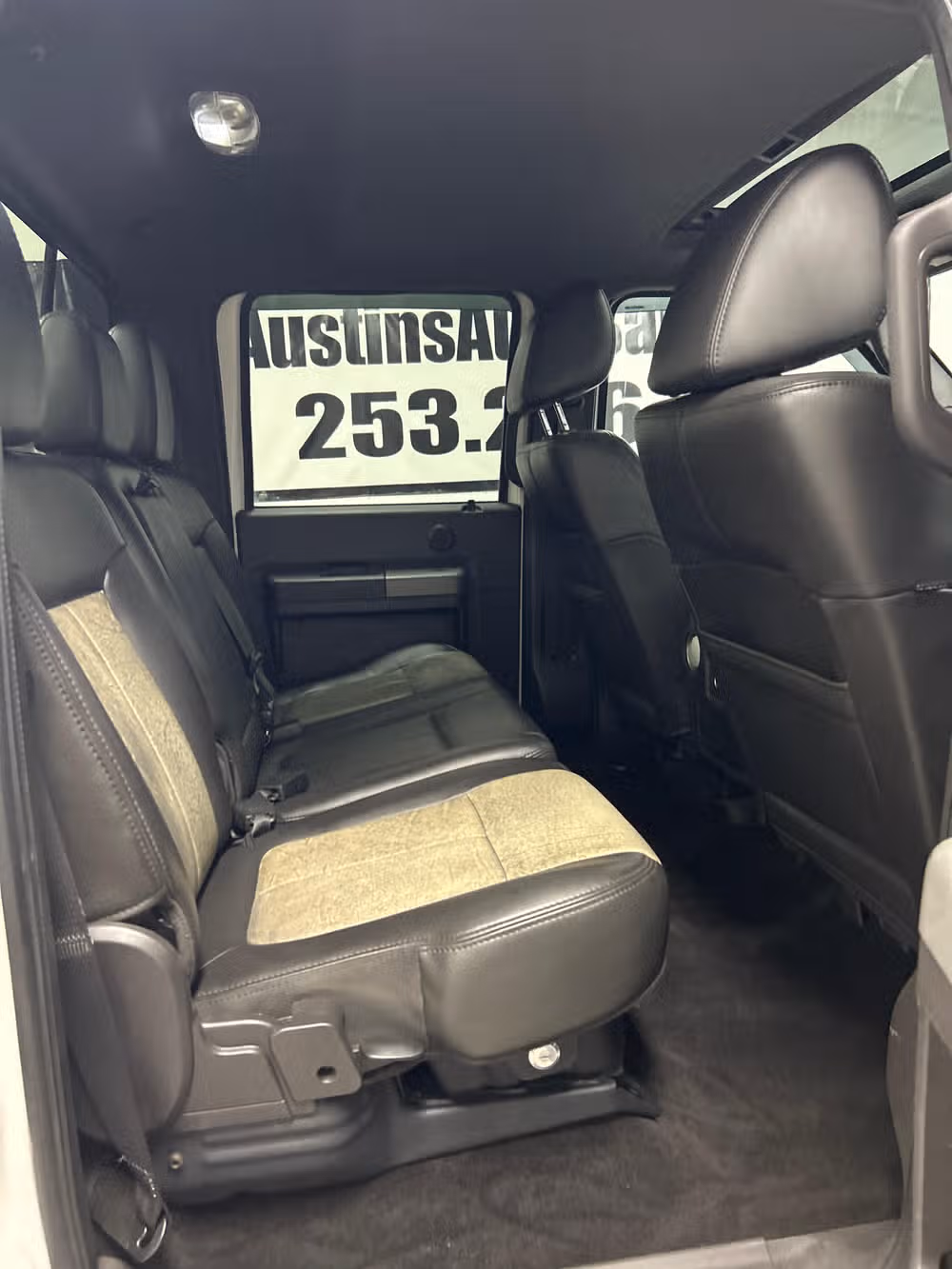 2011 Ford F-350 Super Duty Lariat Crew Cab Image 12