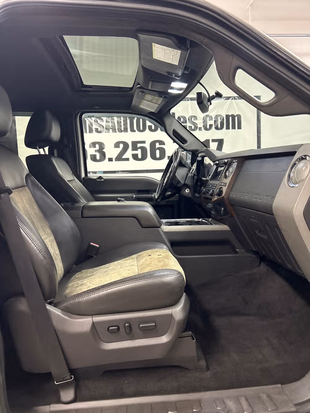 2011 Ford F-350 Super Duty Lariat Crew Cab Image 13