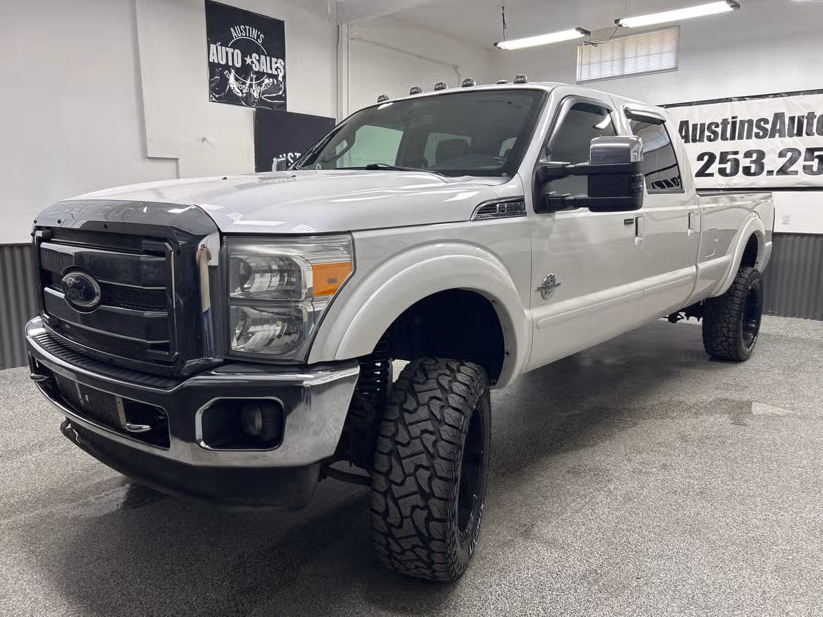 2011 Ford F-350 Super Duty Lariat Crew Cab Image 3