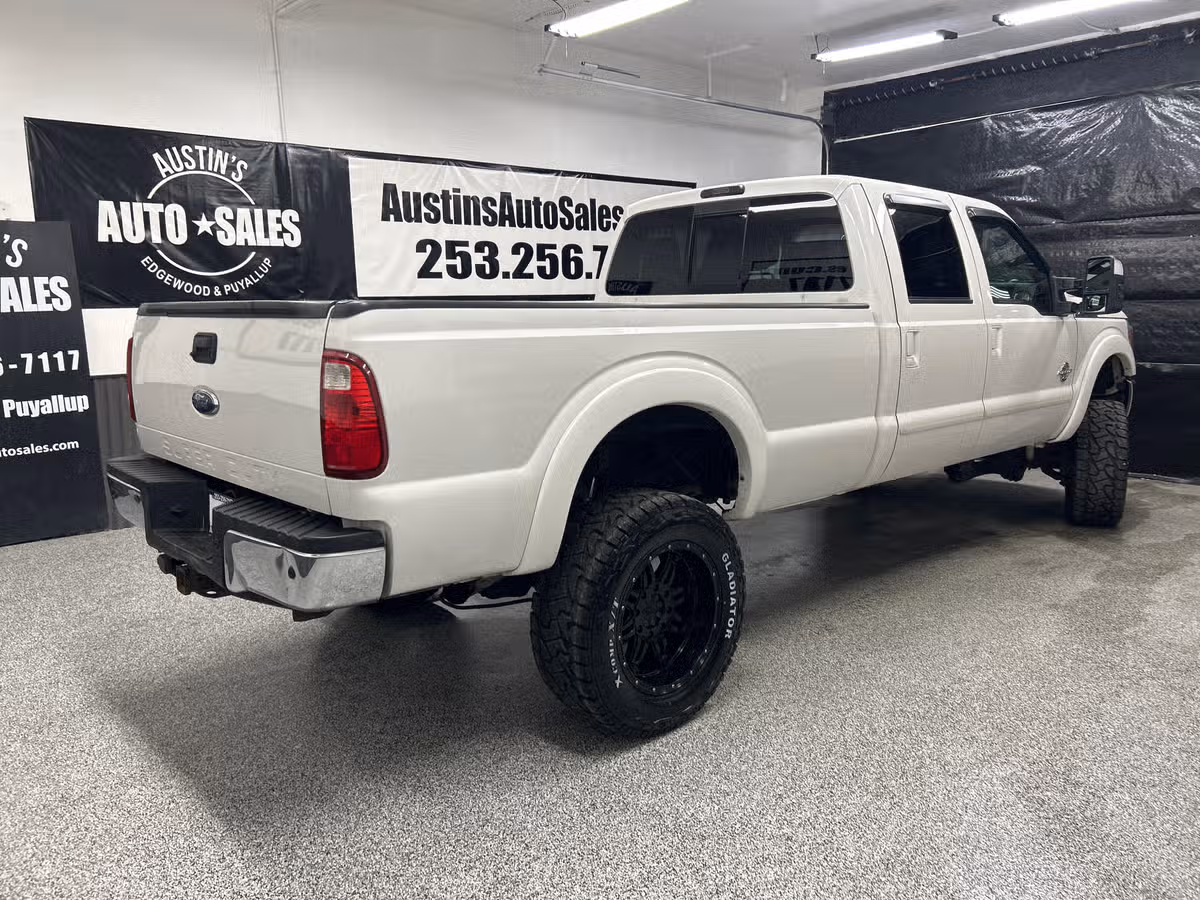 2011 Ford F-350 Super Duty Lariat Crew Cab Image 6