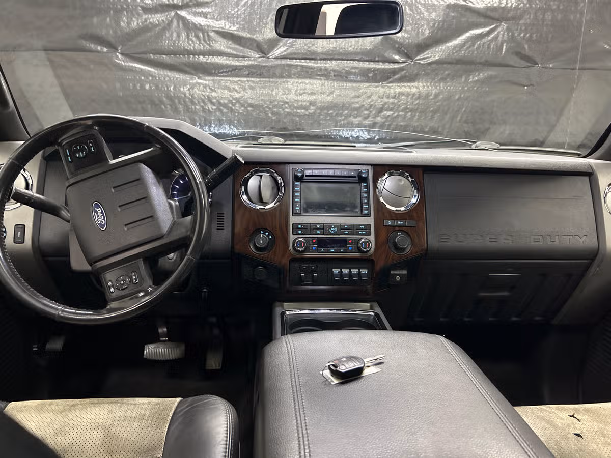 2011 Ford F-350 Super Duty Lariat Crew Cab Image 11