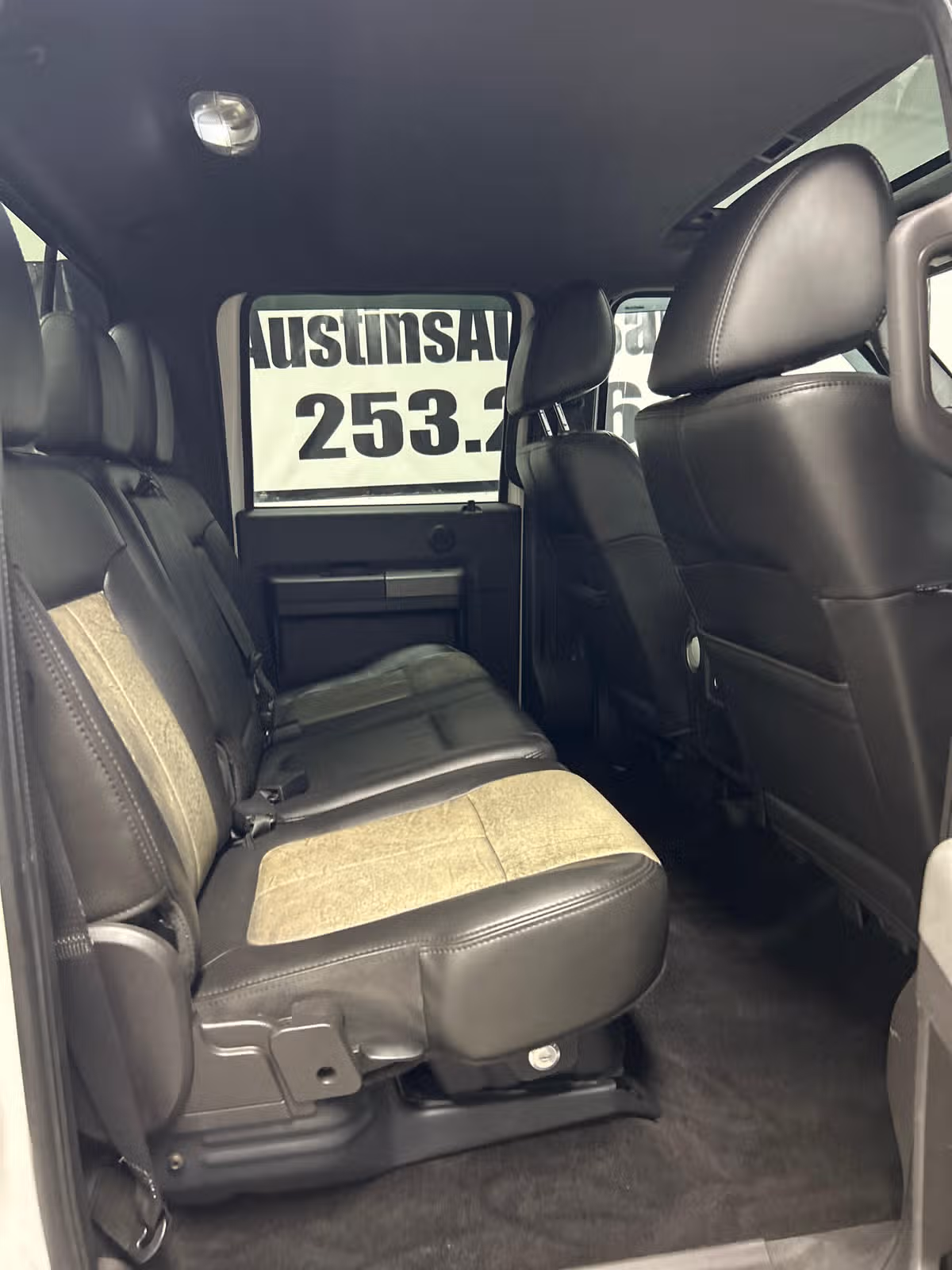 2011 Ford F-350 Super Duty Lariat Crew Cab Image 12
