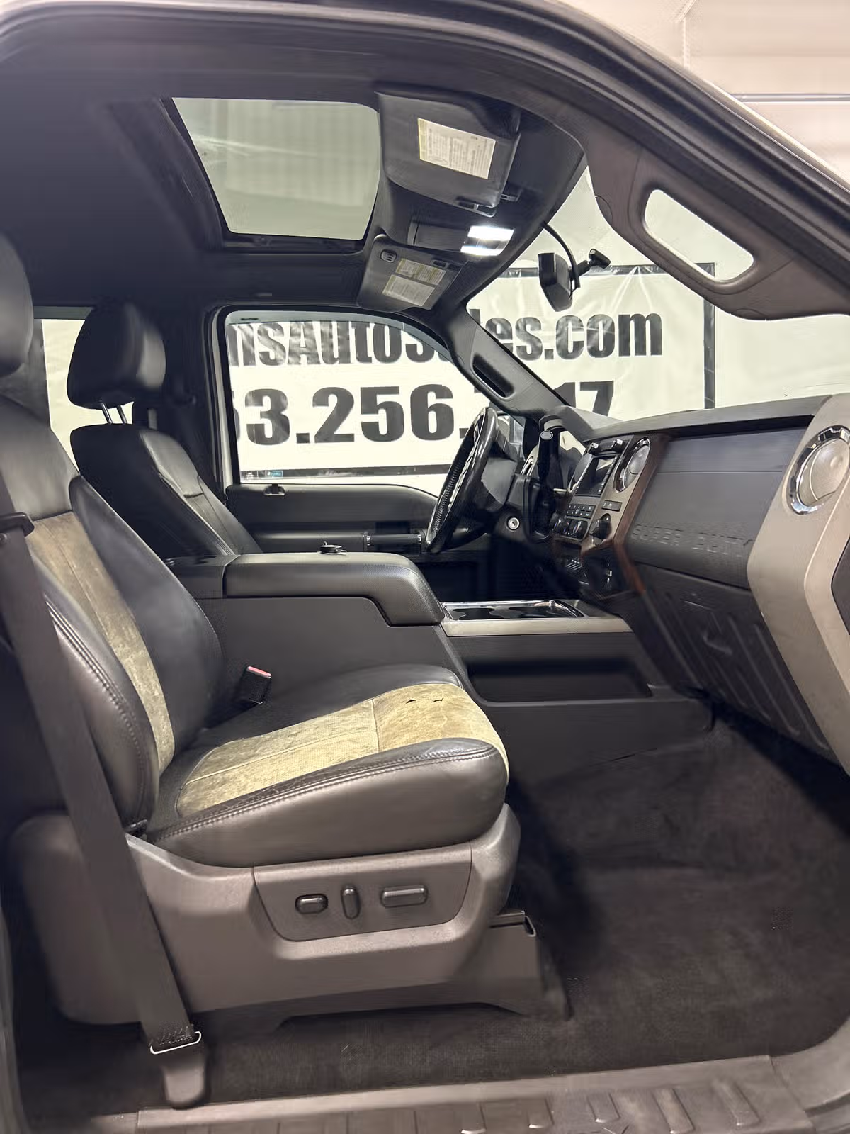 2011 Ford F-350 Super Duty Lariat Crew Cab Image 13