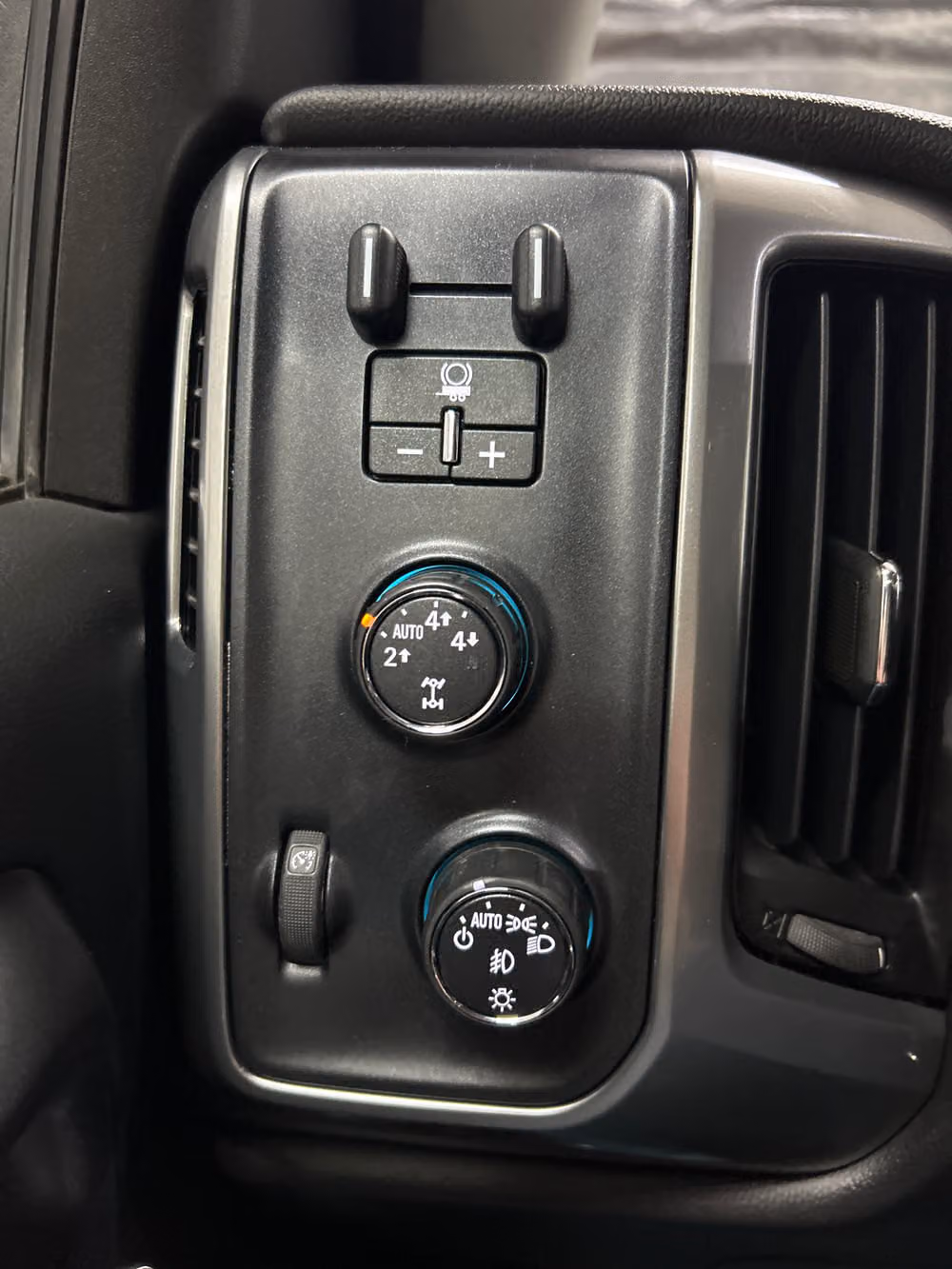 2015 Chevrolet Silverado 1500 LT Double Cab Image 14