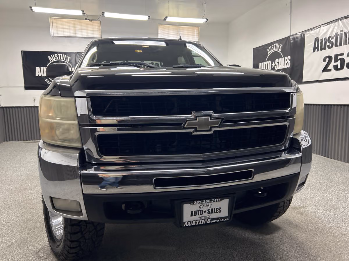 2007 Chevrolet Silverado 2500HD LT2 Crew Cab Image 2